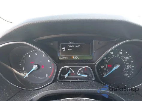 2018 Ford Focus S из США, поврежденный, VIN 1FADP3E25JL320932